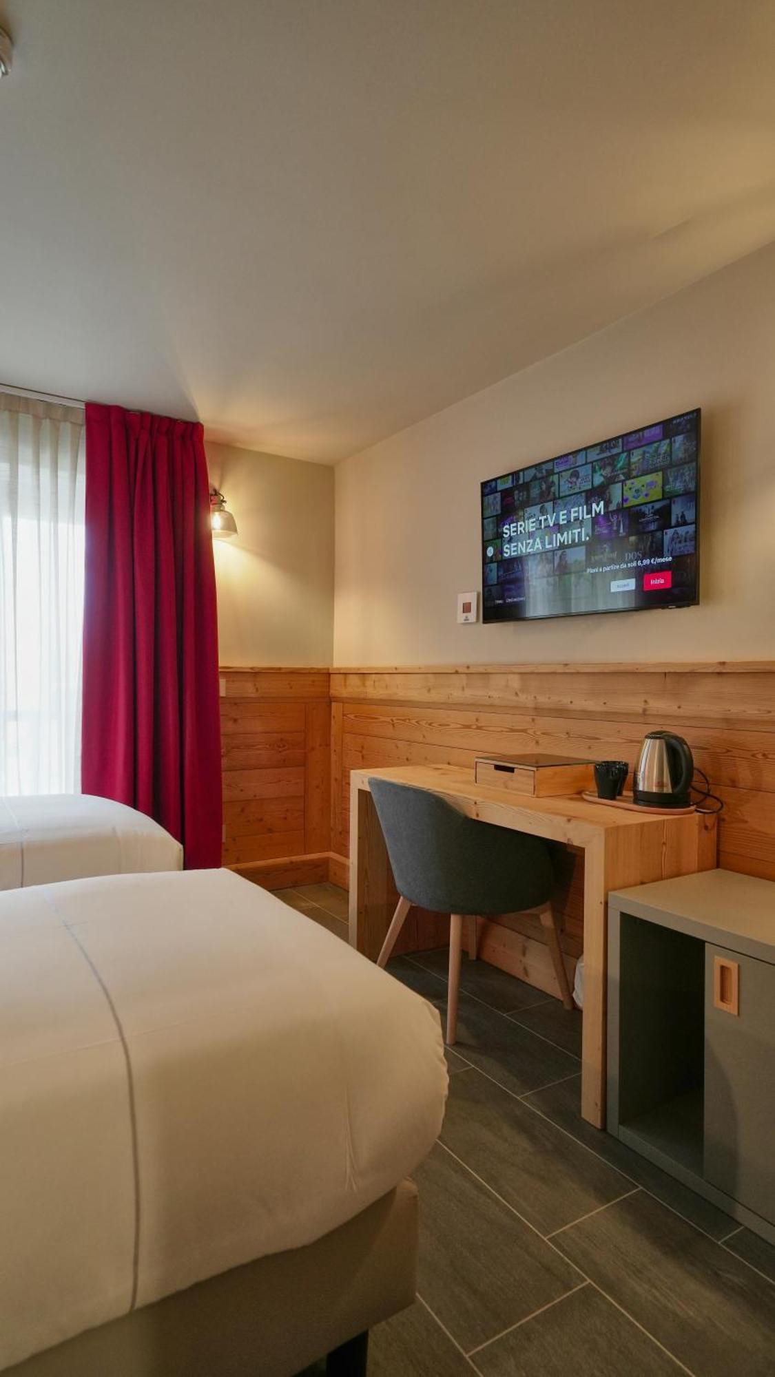 Hotel Perruquet เบรยล์-แชร์วิเนีย ภายนอก รูปภาพ